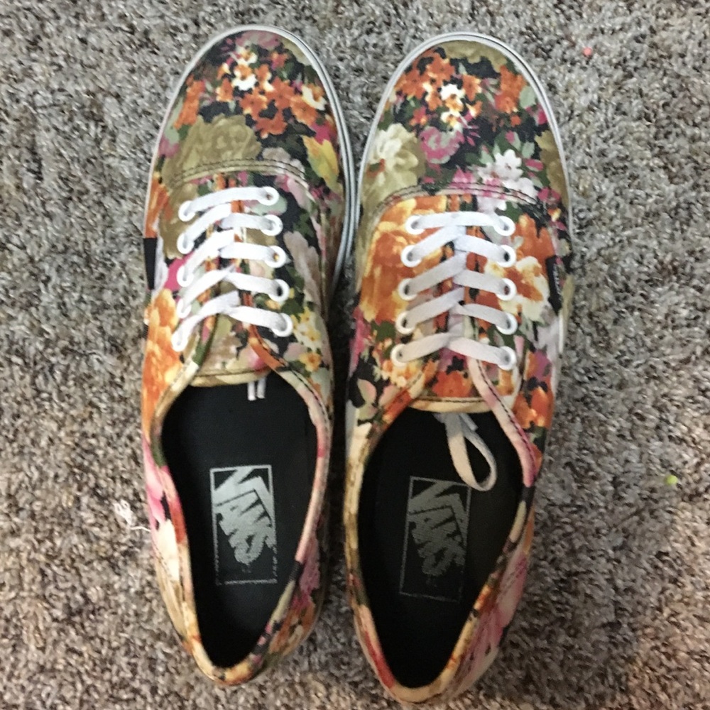 Flowery vans shoe